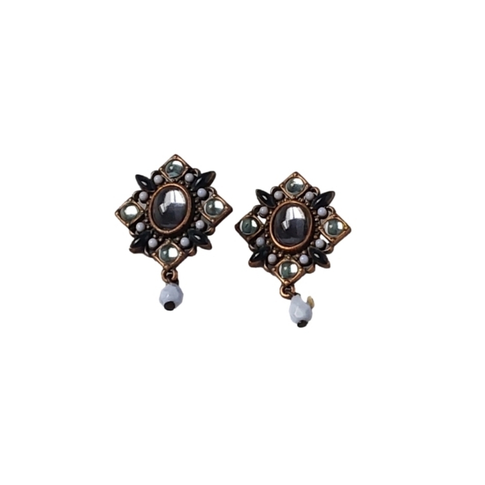 AVON   VINTAGE STAMPED EARRINGS‎